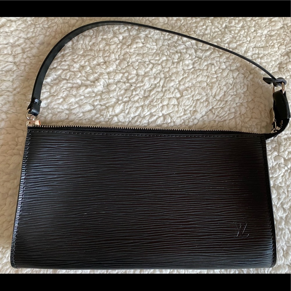Louis Vuitton small pouch grained Epi leather